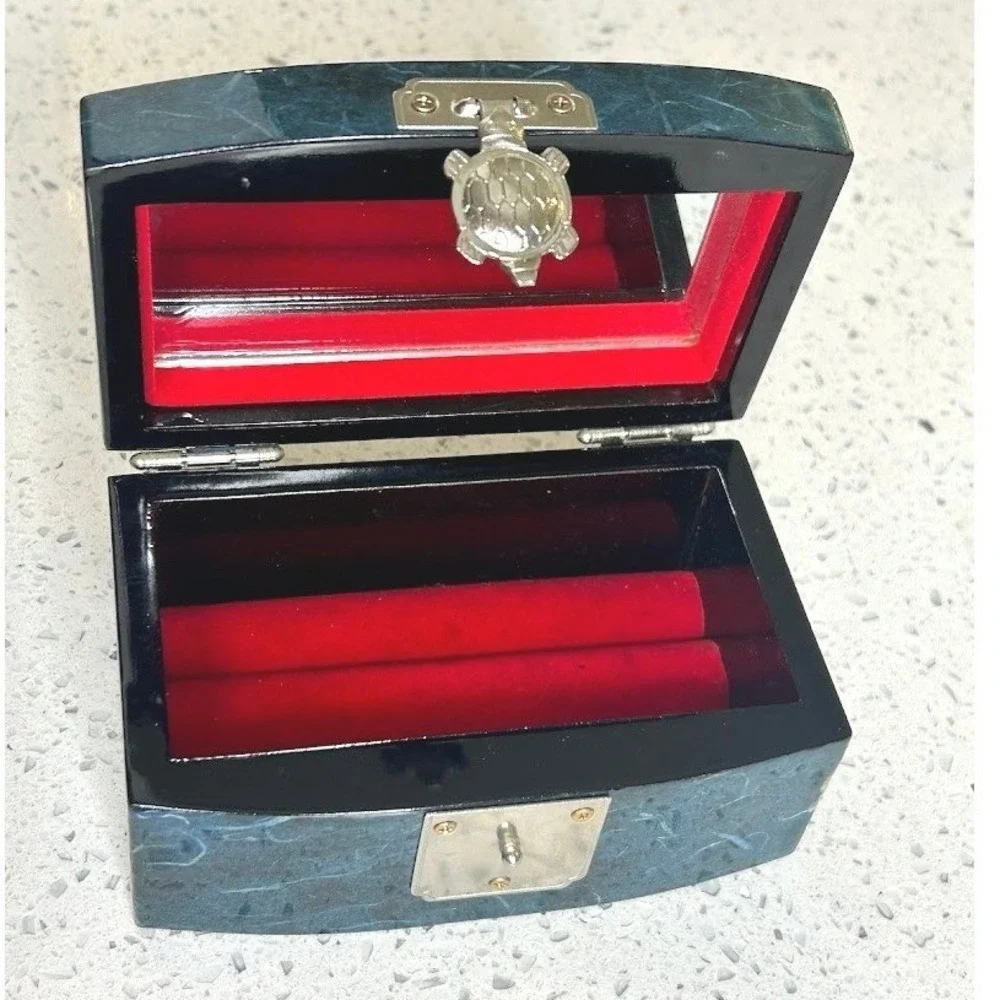 Vintage Mother of Pearl Inlay Lacquer Jewelry Box Teal Blue Bird Turtle Clasp‎